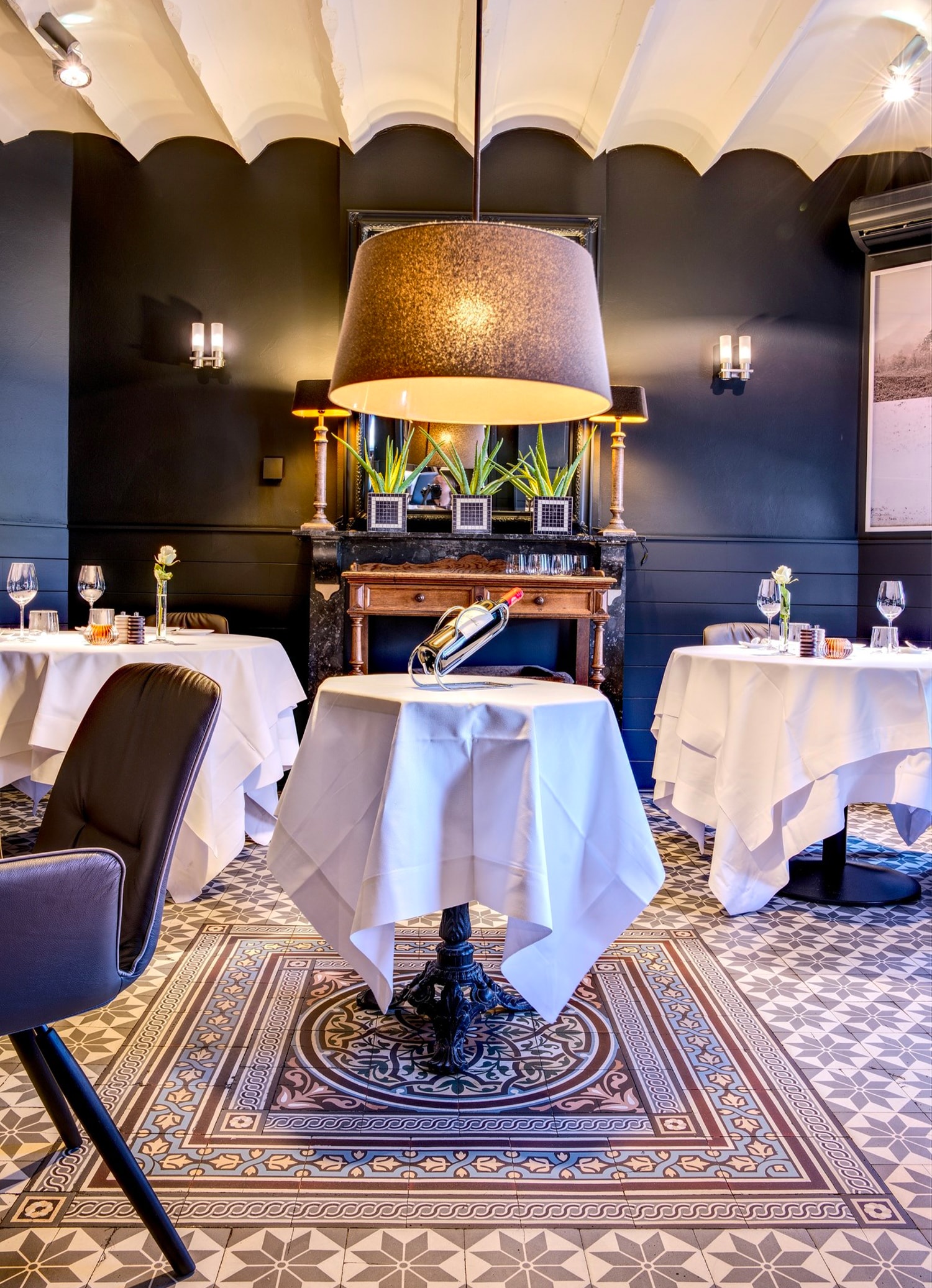 D’eugénie À Émilie - Restaurant Interior