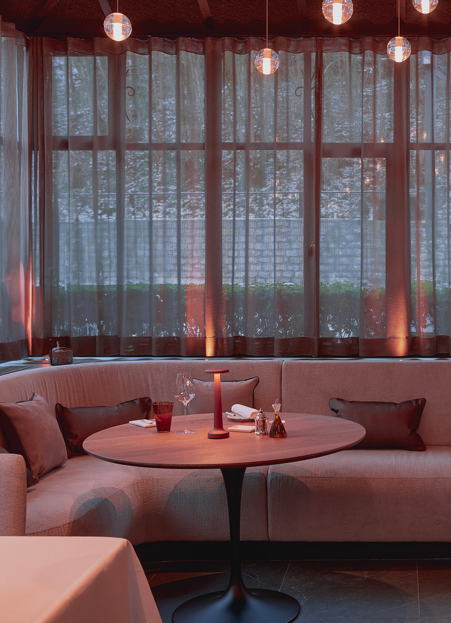 L’eau Vive - Restaurant Interior